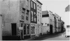 Pand Het Swarte Leeuwke Hoek Varkensmarkt Koestraat, ca. 1970.JPG