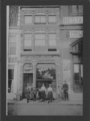 De Koophandel ca 1911.jpg