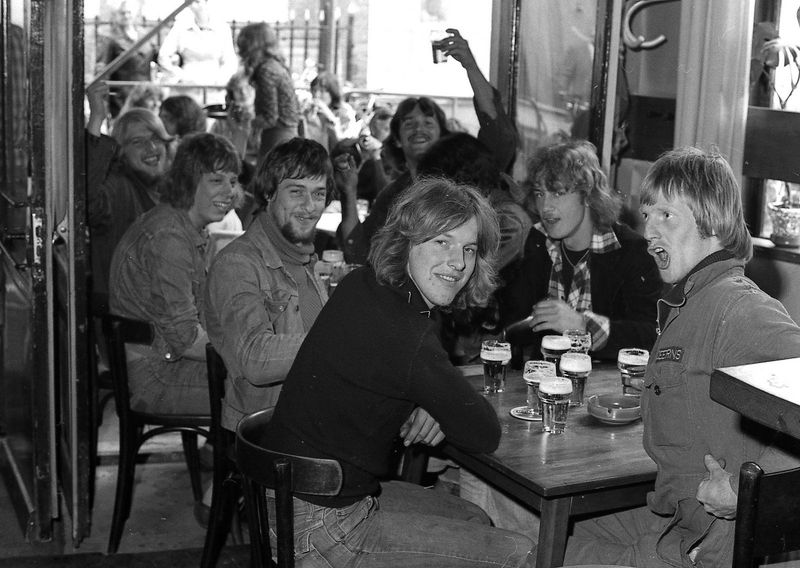 Bestand:Groepje Mug 1974.jpg
