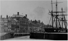 De monumentale Oost Indische Kamer aan de Rotterdamsekaai, ca. 1870.JPG