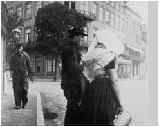 Driesprong Stationsstraat-Blauwedijk-Loskade, ca. 1900.JPG