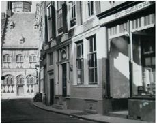 Lange Giststraat 13, links naast sigarenzaak, ca. 1963.JPG