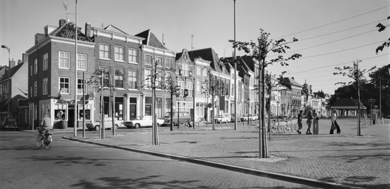 Bestand:Zicht op het Damplein in 1973.PNG