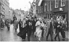 Het Stadhuis zat in het pand links naast de Nutsspaarbank, 1954.JPG