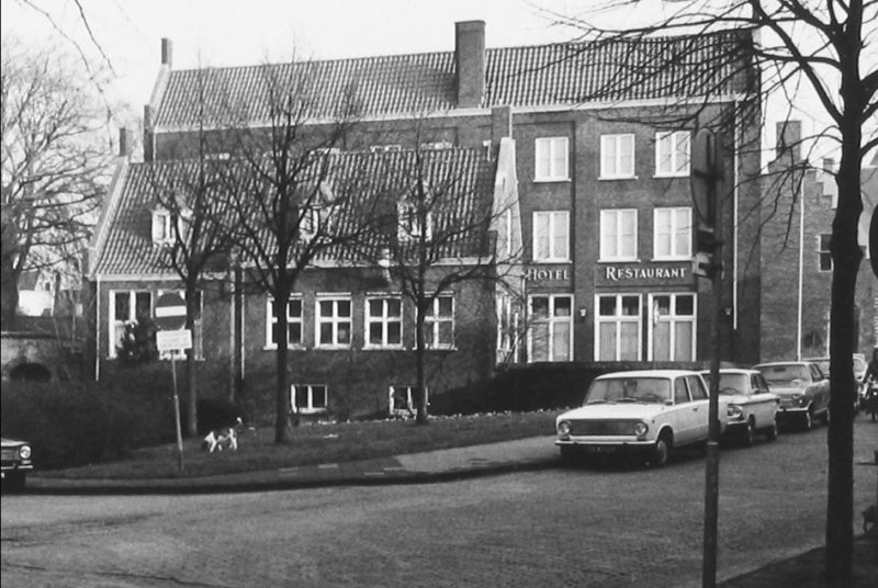 Bestand:Achterzijde De Burg 1971.PNG