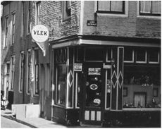 Hoek Lange Giststraat-Sint Pieterstraat, ca. 1960.JPG