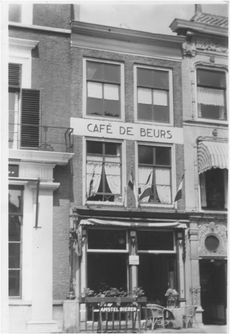 Cafe De Beurs Damplein.jpg