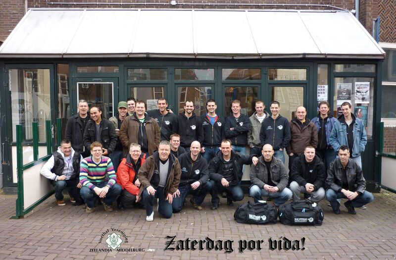 Bestand:Team Zeelandia bij Bar American, 2014.jpg