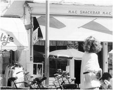 Snackbar M.A.C. Pottenmarkt 6, ca. 1985.JPG