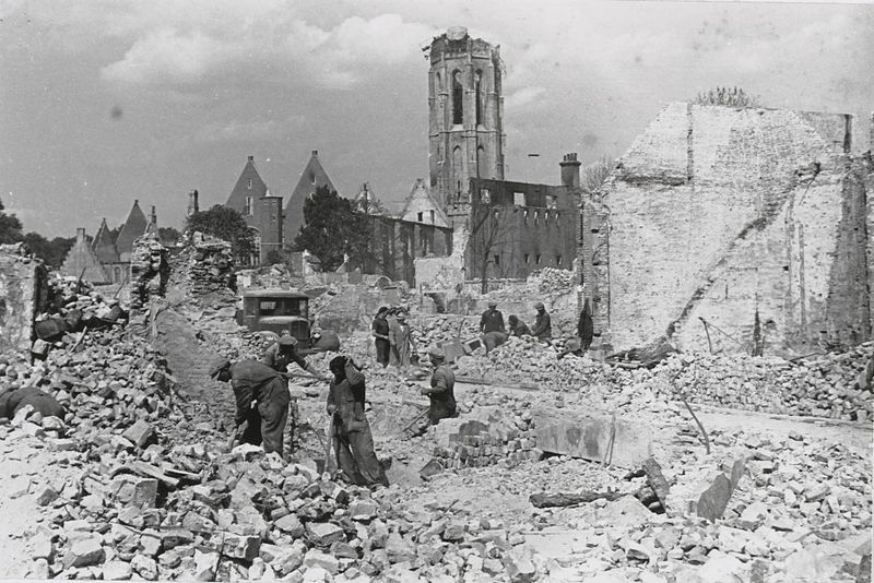 Bestand:Verwoeste Wal mei 1940.jpg