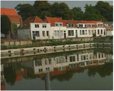 Eerste pand links Koningstraat 18, hoek Bagijnhof, 2005.JPG