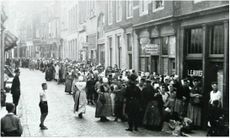 Uitverkoop in de Korte Delft, 1946.JPG