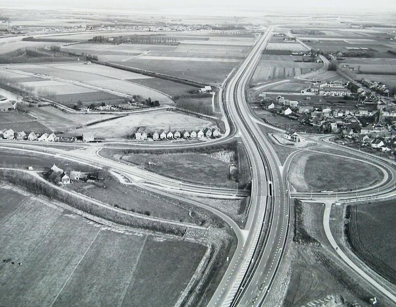 Bestand:Luchtfoto Roode Leeuw autoloze zondag 1973.jpg