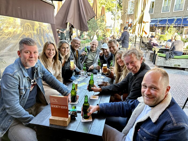 Bestand:Mini-reünie van Cafe Rooie Oortjes-Cafe Tympaan.jpg