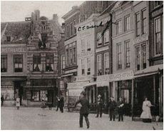 De Markt tussen Gravenstraat en Gortstraat, ca. 1900.JPG