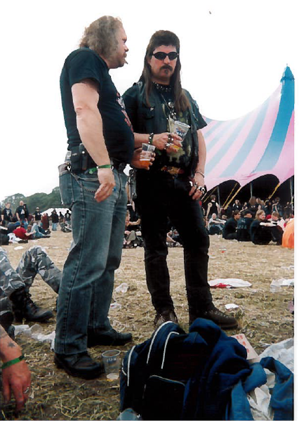 Bestand:Peukje en John.PNG