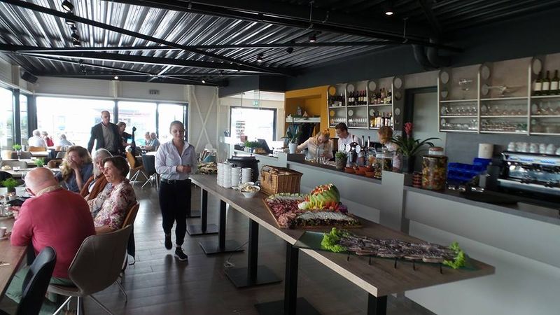 Bestand:Bar Midden Zeeland 11-06-2016.jpg