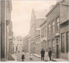De Bogardzaal rechts naast de Noorderkerk, ca. 1910.JPG