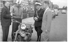 Verkeerscontrole aan de Vlissingsesingel in 1958.JPG