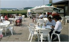 Terras restaurant Midden Zeeland Calandweg 30 Arnemuiden, foto Jaap Wolterbeek, ca. 1990.JPG